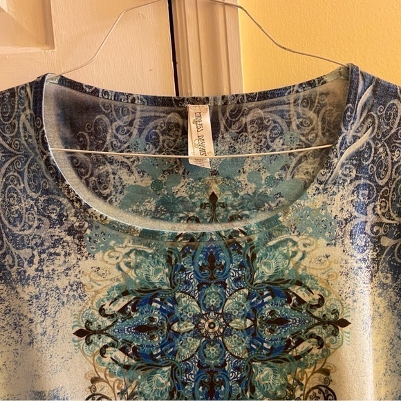𝅺endless Designs Size Large Blue Top - Picture 3 of 11